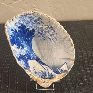 STUNNING DECOUPAGE BLUE WAVE SEASHELL